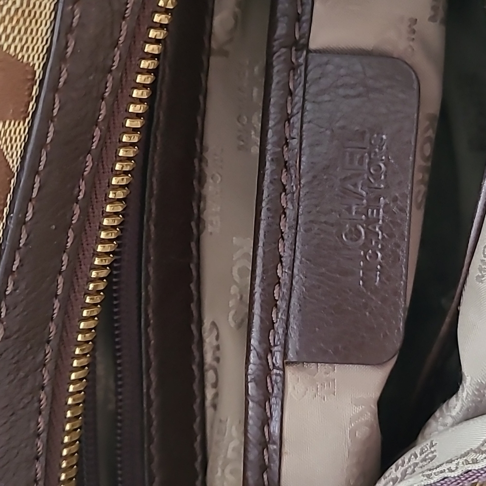 Michael Kors Monogram Bag - Picture 15 of 16